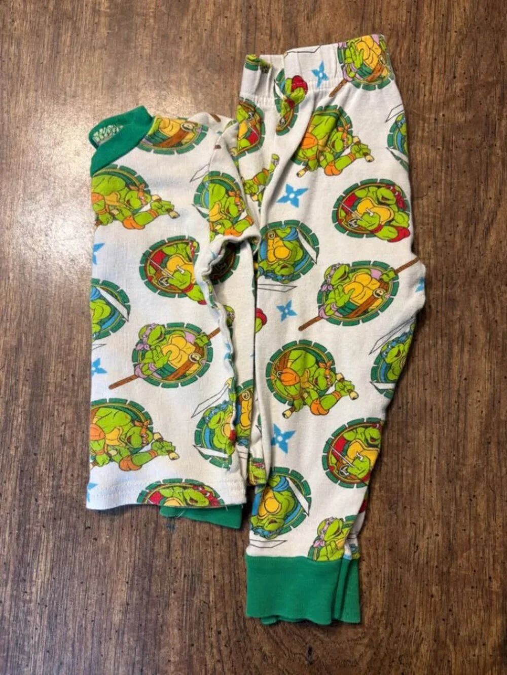2016 Nickelodeon TMNT pajama set fits 18 months- *please read*